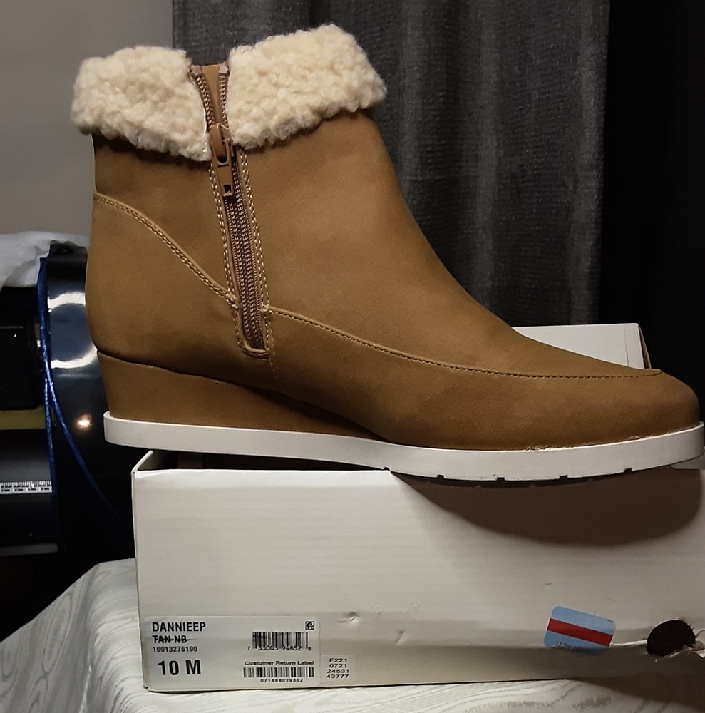 NIB STYLE & CO CAMEL FAUX SUEDE BOOTIE SIZE 10M WITH MEMORY FOAM INSOLE - Picture 3 of 5